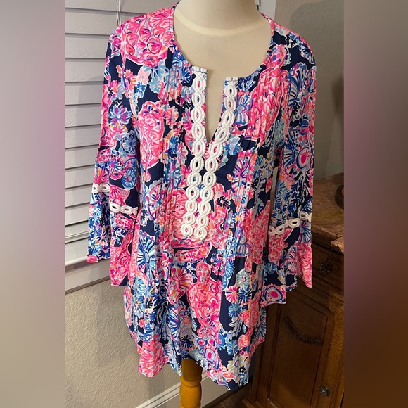 Lilly Pulitzer Hollie Tunic in a pink and blue floral print Small - Picture 2 of 8